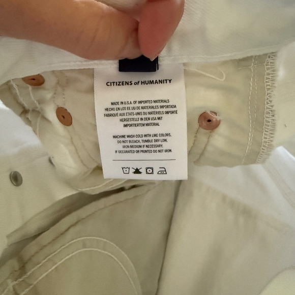 CITIZENS OF HUMANITY | Size 26 | Horseshoe Distressed Barrel-Leg Jeans - Picture 11 of 12